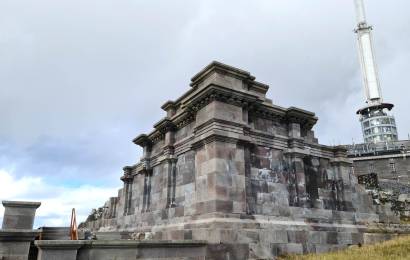 le temple de mercure du puy de dome